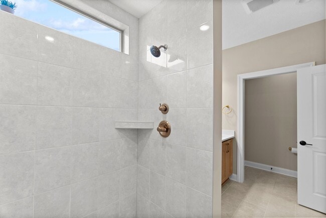 Building Photo - Luxury Maintenance-Free Former Model Home in Grove City – 2 Bed, 2 Bath Ranch