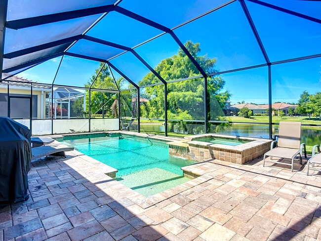 Building Photo - 3009 Esmeralda Dr