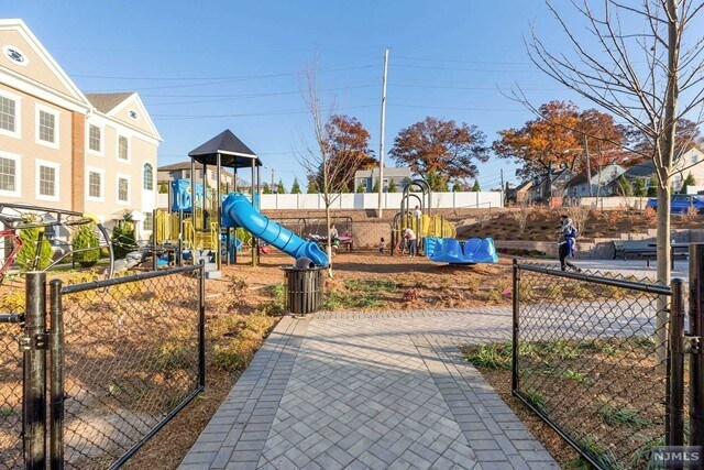 Building Photo - 88 Leahy Dr