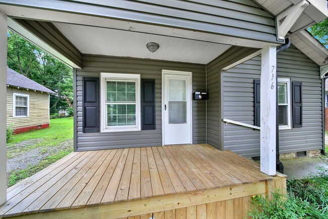 Building Photo - Recently Renovated 2 Bedroom Home in Rock ...