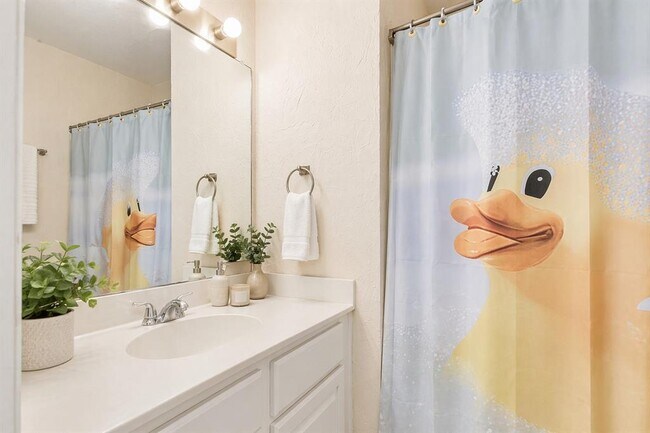 Building Photo - 2216 San Gabriel St