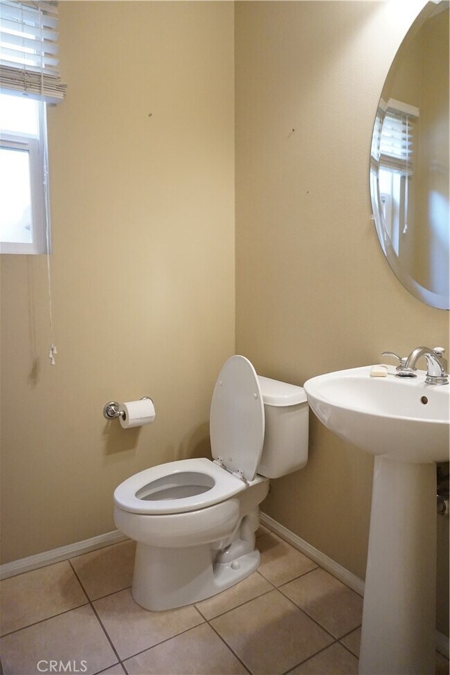 Building Photo - 72 Chantilly-