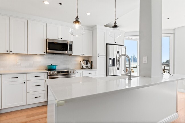 Building Photo - 600 Harbor Blvd