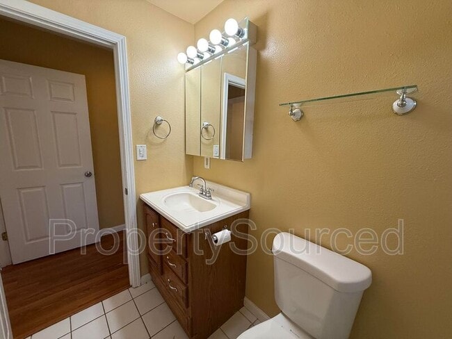Building Photo - 524 E Krell Ln
