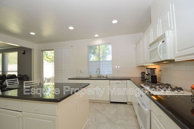 Building Photo - 4510 El Corazon Ct