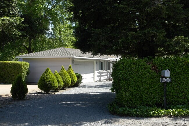 Building Photo - 104 S Jackson Way