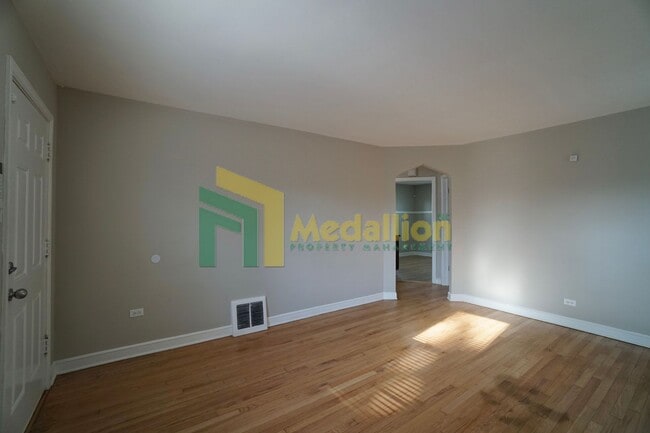 Building Photo - 9858 S Drexel Ave