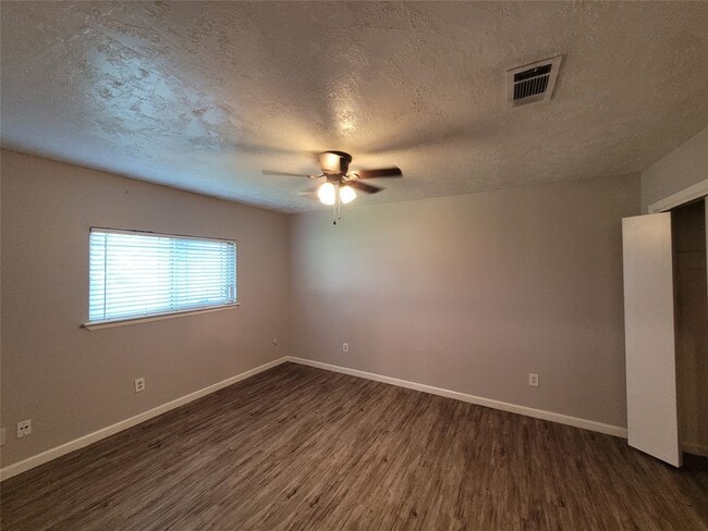 Building Photo - 9843 Mill Shadow Dr