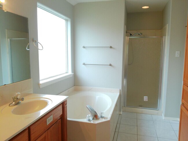 Building Photo - 6117 Jessica Dr