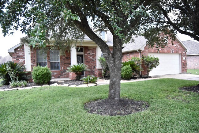 Building Photo - 18627 Summercliff Ln
