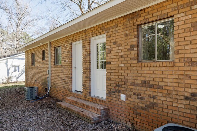 Building Photo - Fully Updated 2-Bedroom Home with Spacious Backyard & Prime East Athens Location!
