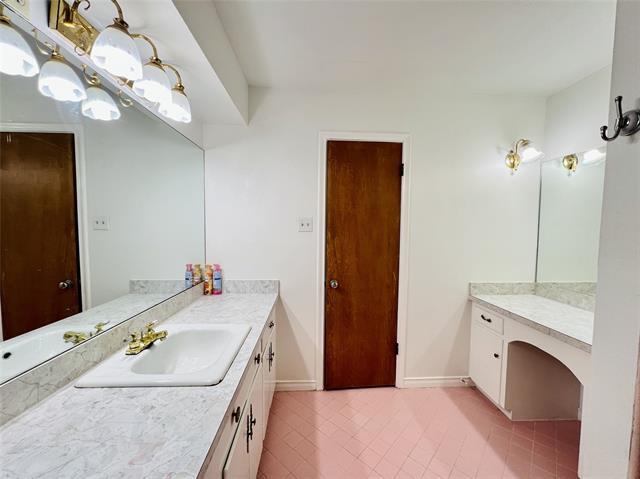 Building Photo - 8715 Labron Ave