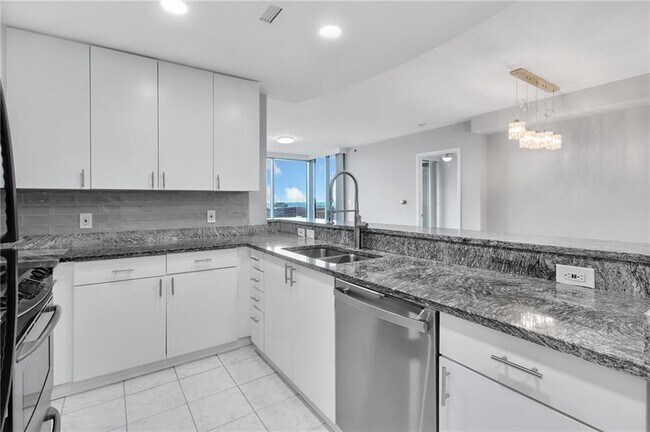 Building Photo - 3338 Peachtree Rd NE