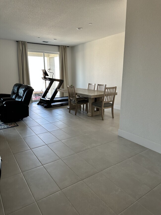 Building Photo - 2109 Blossom Ranch Rd