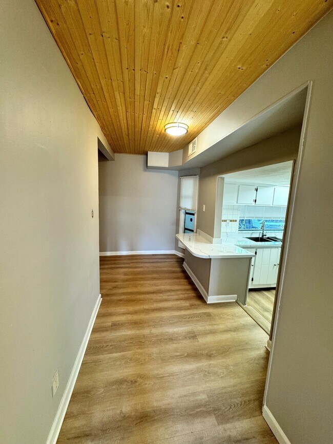 Building Photo - 34 Arenta St