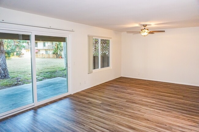 Building Photo - STUNNING 3BD/2.5BA TOWNHOUSE - BONITA VIEW...