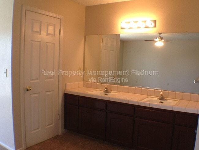 Building Photo - 675 N Claremont Ave