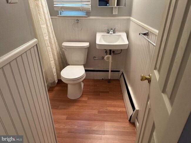 Building Photo - 124 Easton Rd