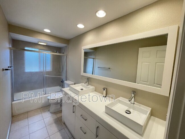Building Photo - 15300 SE Lee Ave