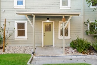 Building Photo - Available Northbrae Garden Cottage!