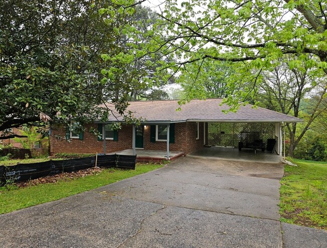 Building Photo - Morrow's Latest Renovated 3 Bedroom, 1.5 B...