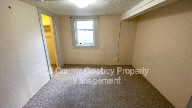 Building Photo - 170 1/2 N 8th St