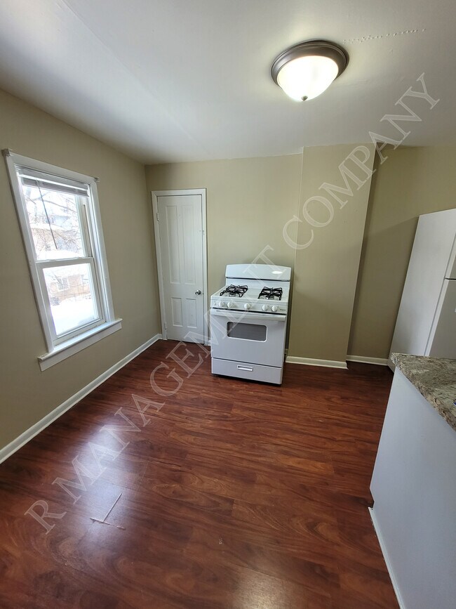 Building Photo - 528 Jackson St