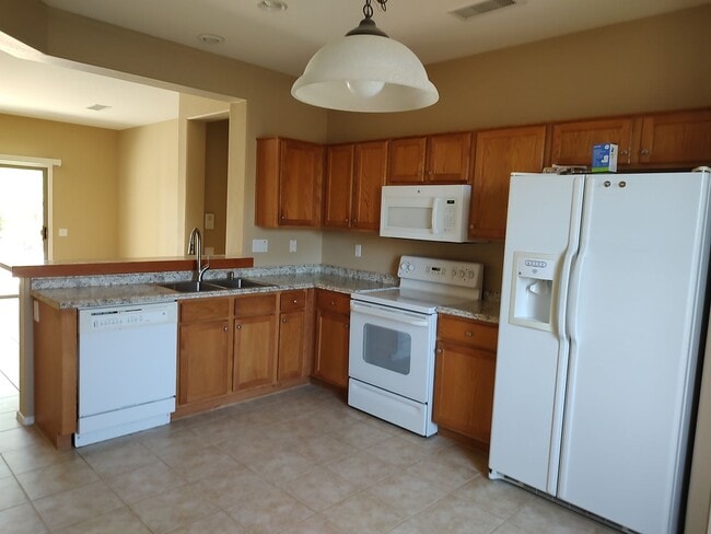 Building Photo - ADULT COMMUNITY 45+ - Great Home in Sun Ci...