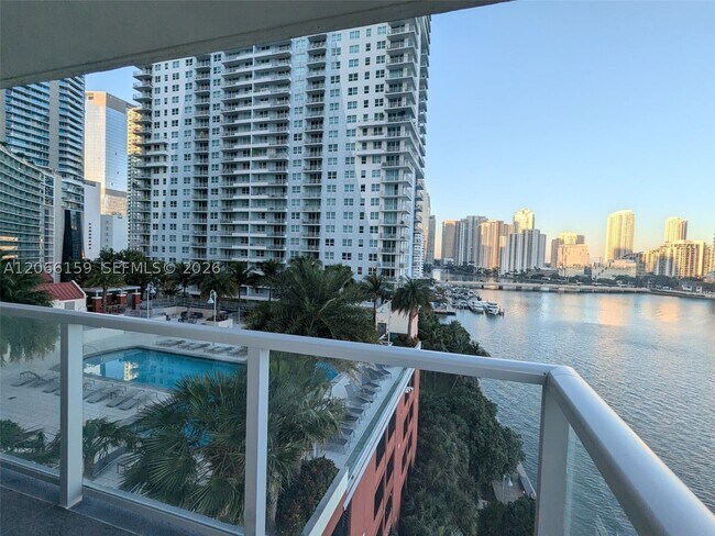 Building Photo - 1155 Brickell Bay Dr