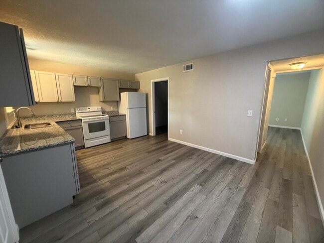 Building Photo - 122 Hampton Dr