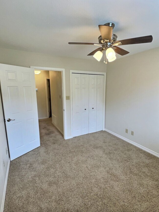 Building Photo - 3 BD 2 BA Home in Ocean Springs School District