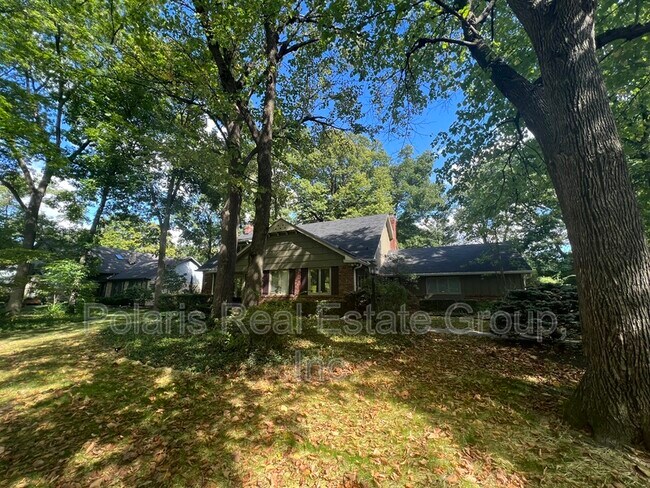 Primary Photo - 8829 Rexford Rd