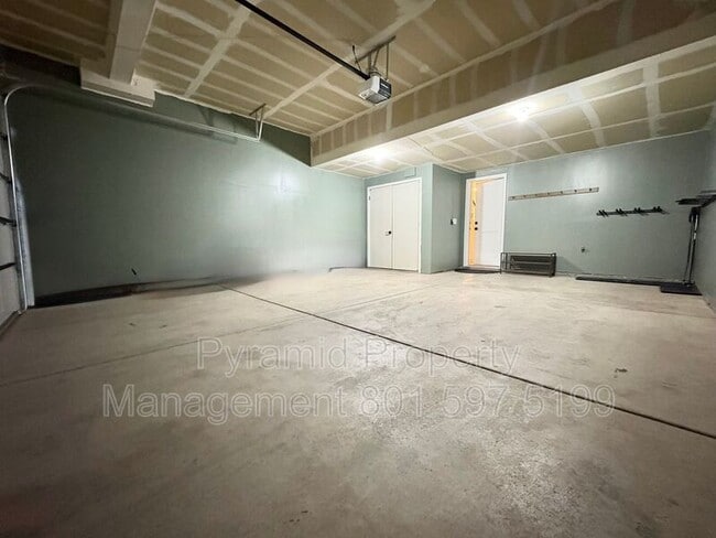 Building Photo - 1027 Wasatch Spring Rd