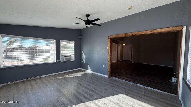 Building Photo - 2423 E Maryland Dr