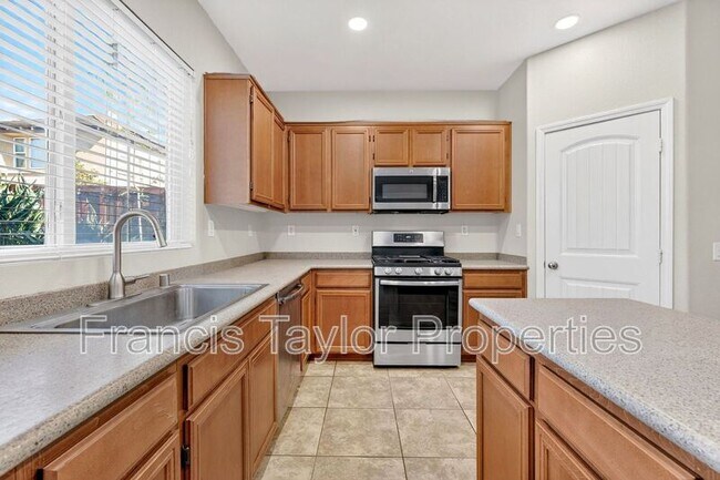 Building Photo - 504 Eureka Dr