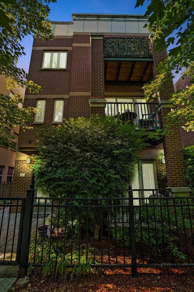 Building Photo - 1112 W Washburne Ave