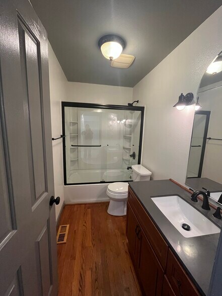 Building Photo - 7181 Thorndale Dr