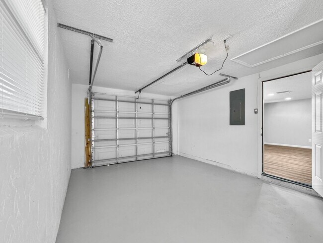 Building Photo - Fully Renovated 3-Bed, 2-Bath Home with Ga...