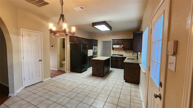 Building Photo - 5400 Vineyard Ln