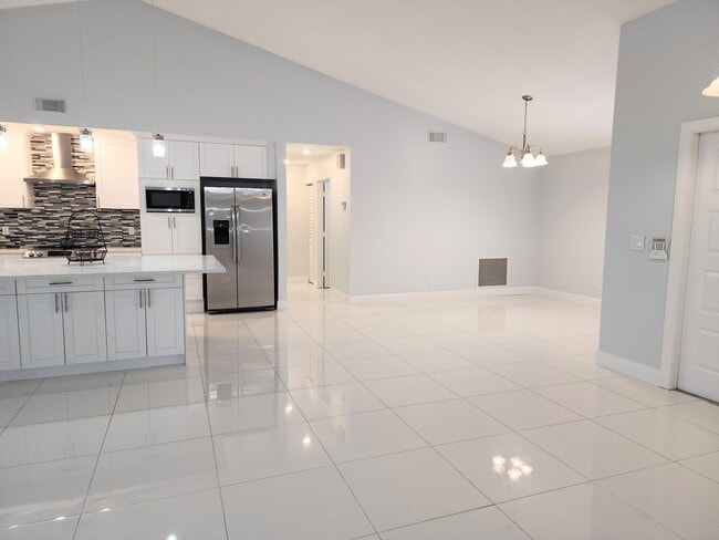 Building Photo - 14526 Paddock Dr