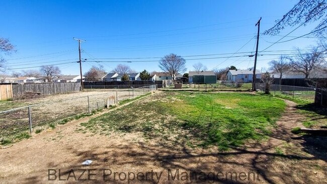 Building Photo - 2 Bedroom in Lawndale