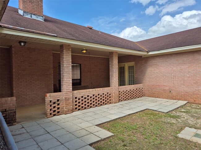 Building Photo - 2010 Edgewood Rd