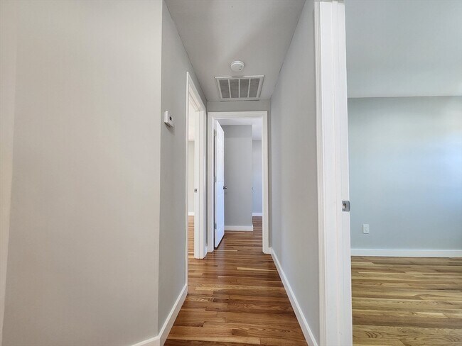 Building Photo - 11 Regina Rd