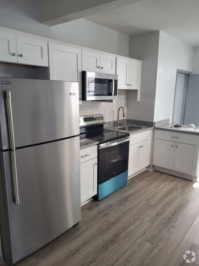 Building Photo - Colonial Place – Bottom Unit for Rent