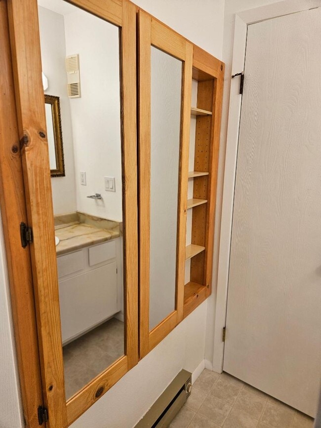 Building Photo - 925 Columbia Rd