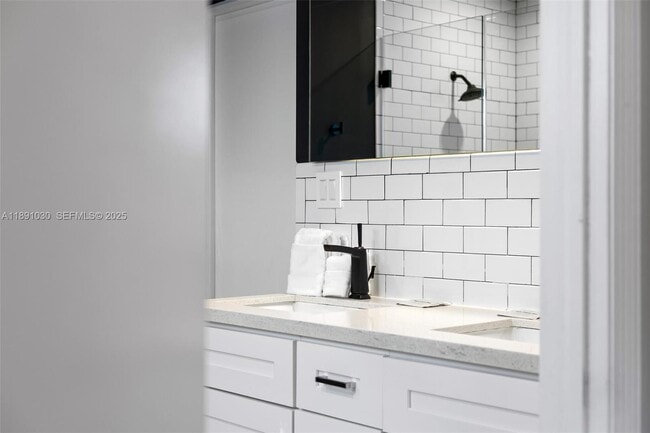 Building Photo - 1651 SW 13th Ave