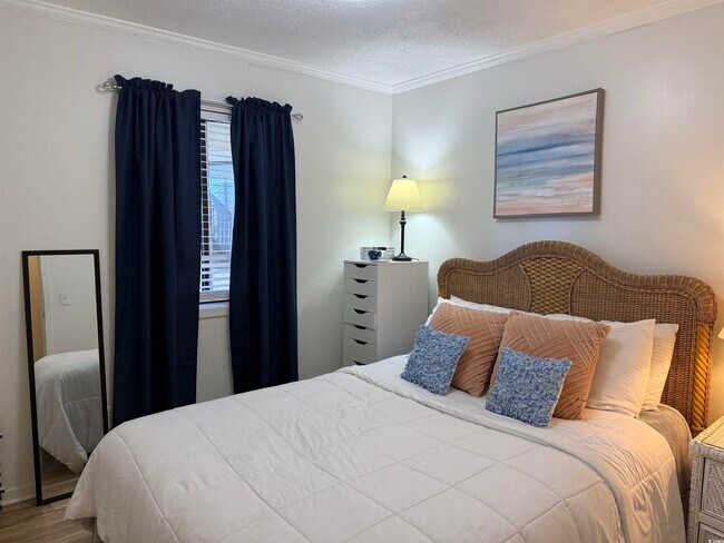 Building Photo - 4350 Intercoastal Dr