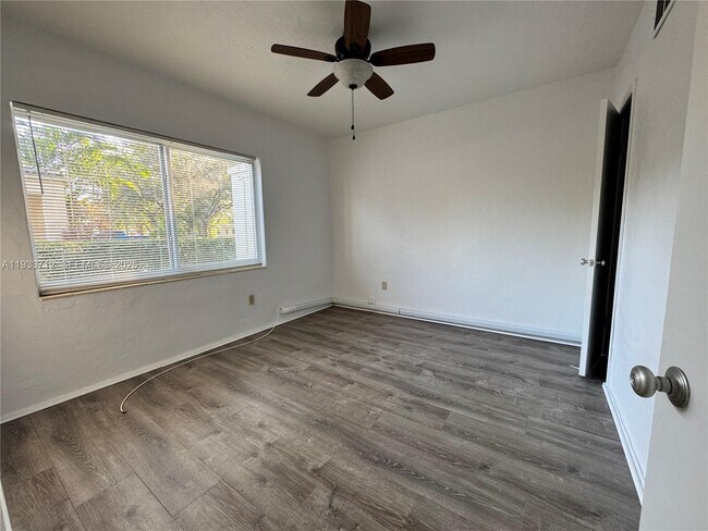 Building Photo - 251 Hibiscus Dr