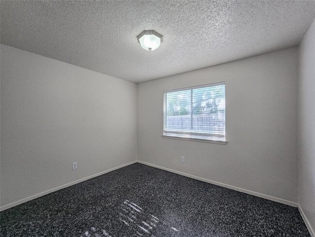 Building Photo - 626 Greenlawn Blvd