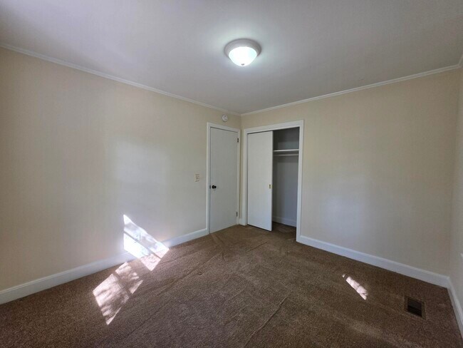 Building Photo - 232 Pinckney St